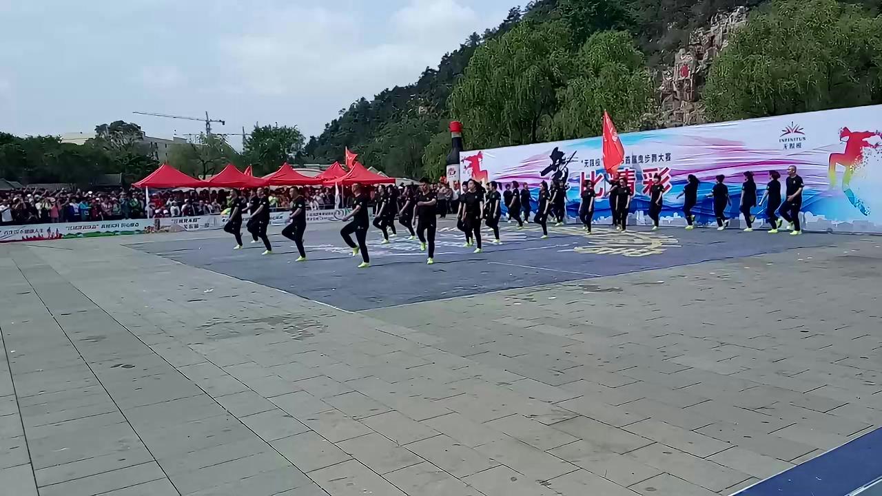 吉林市北山鬼步舞风潮，夜舞城市之心